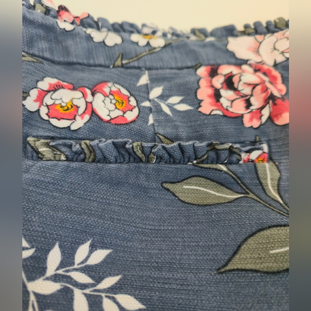 LOFT Floral Blue Women's Shorts - Picture 7 of 12
